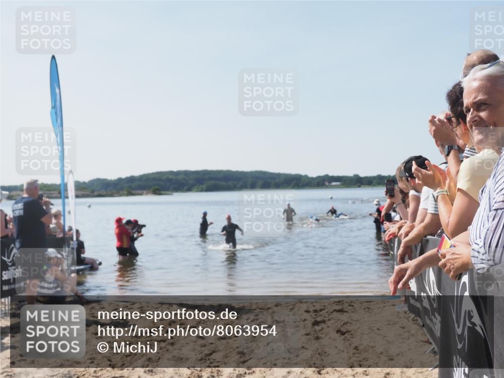 22.06.2025 - Viking Triathlon MichiJ http://msf.ph/oto/8063954 22.06.2025 10:26:50 Schwimmen 288, 610, 661 meine-sportfotos.de