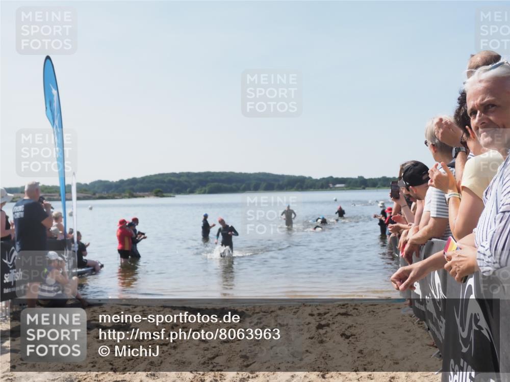 22.06.2025 - Viking Triathlon MichiJ http://msf.ph/oto/8063963 22.06.2025 10:26:51 Schwimmen 145, 288, 610, 661 meine-sportfotos.de