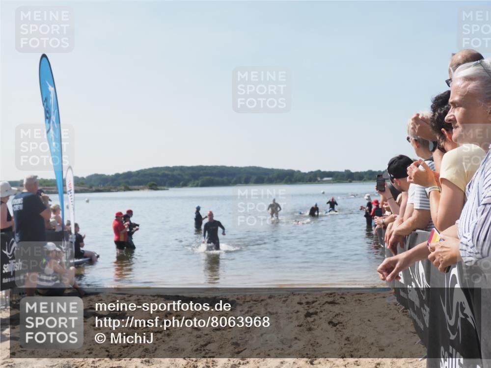 22.06.2025 - Viking Triathlon MichiJ http://msf.ph/oto/8063968 22.06.2025 10:26:52 Schwimmen 145, 288, 610, 661 meine-sportfotos.de