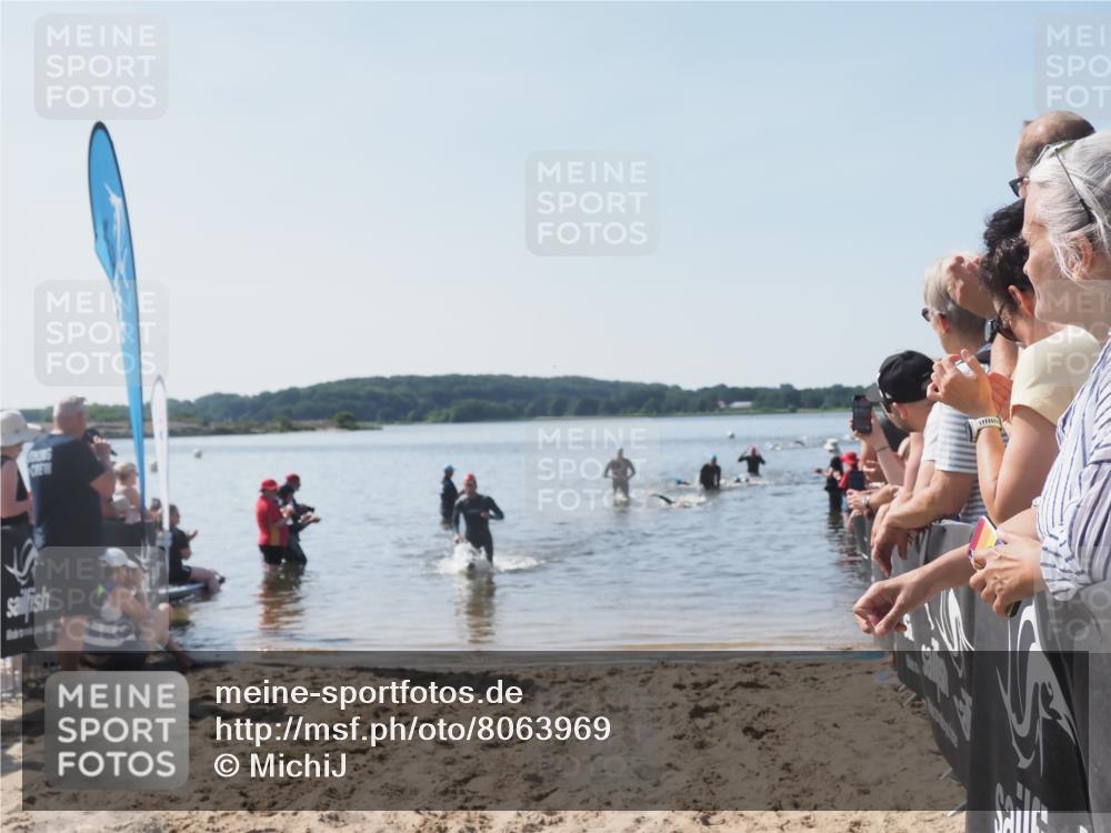 22.06.2025 - Viking Triathlon MichiJ http://msf.ph/oto/8063969 22.06.2025 10:26:52 Schwimmen 145, 288, 610, 661 meine-sportfotos.de