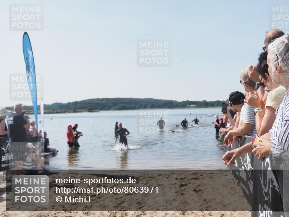 22.06.2025 - Viking Triathlon MichiJ http://msf.ph/oto/8063971 22.06.2025 10:26:52 Schwimmen 145, 288, 610, 661 meine-sportfotos.de