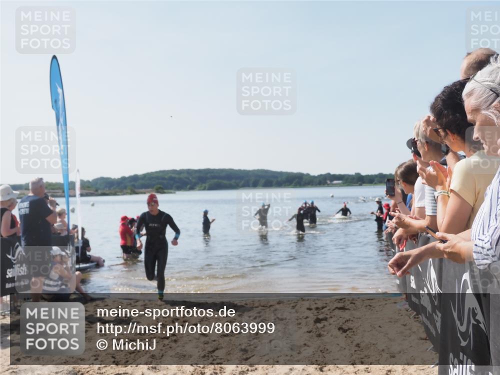 22.06.2025 - Viking Triathlon MichiJ http://msf.ph/oto/8063999 22.06.2025 10:26:56 Schwimmen 52, 81, 145, 288, 610, 623, 661 meine-sportfotos.de