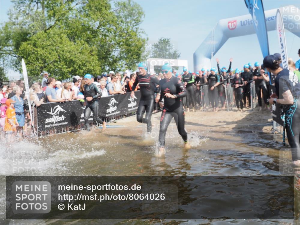 22.06.2025 - Viking Triathlon KatJ http://msf.ph/oto/8064026 22.06.2025 10:03:49 Schwimmen 26, 77, 108, 157, 296, 383, 396, 451, 456, 495, 648 meine-sportfotos.de