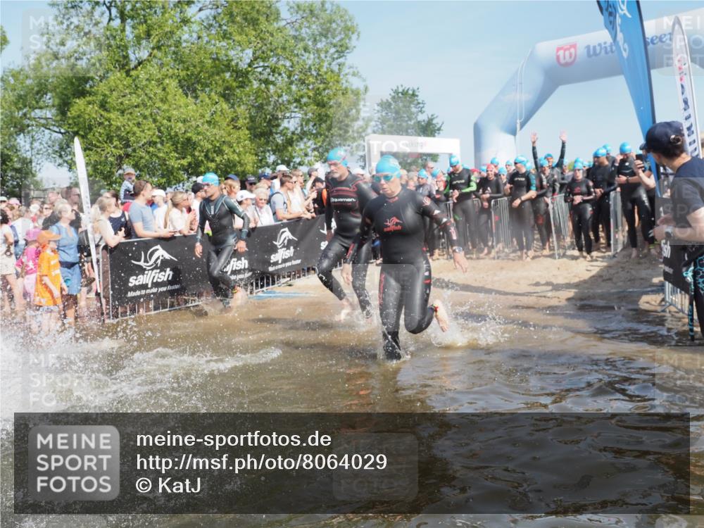 22.06.2025 - Viking Triathlon KatJ http://msf.ph/oto/8064029 22.06.2025 10:03:49 Schwimmen 26, 77, 108, 157, 296, 383, 396, 451, 456, 495, 648 meine-sportfotos.de