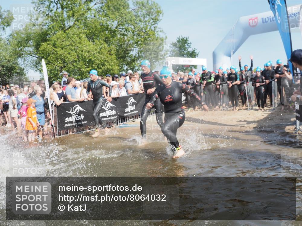 22.06.2025 - Viking Triathlon KatJ http://msf.ph/oto/8064032 22.06.2025 10:03:49 Schwimmen 26, 77, 108, 157, 296, 383, 396, 451, 456, 495, 648 meine-sportfotos.de