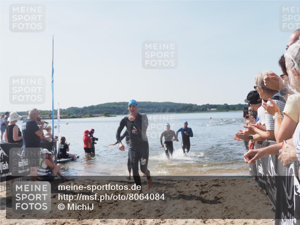 22.06.2025 - Viking Triathlon MichiJ http://msf.ph/oto/8064084 22.06.2025 10:27:11 Schwimmen 52, 81, 145, 623 meine-sportfotos.de