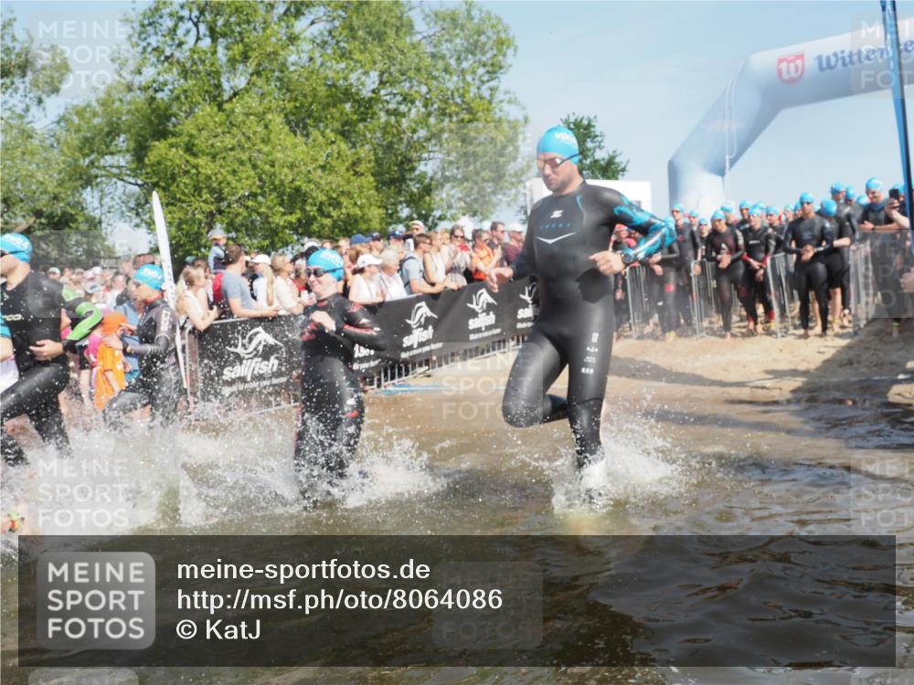 22.06.2025 - Viking Triathlon KatJ http://msf.ph/oto/8064086 22.06.2025 10:03:55 Schwimmen 26, 54, 77, 215, 220, 242, 315, 336, 383, 396, 433, 451, 495, 639, 657 meine-sportfotos.de