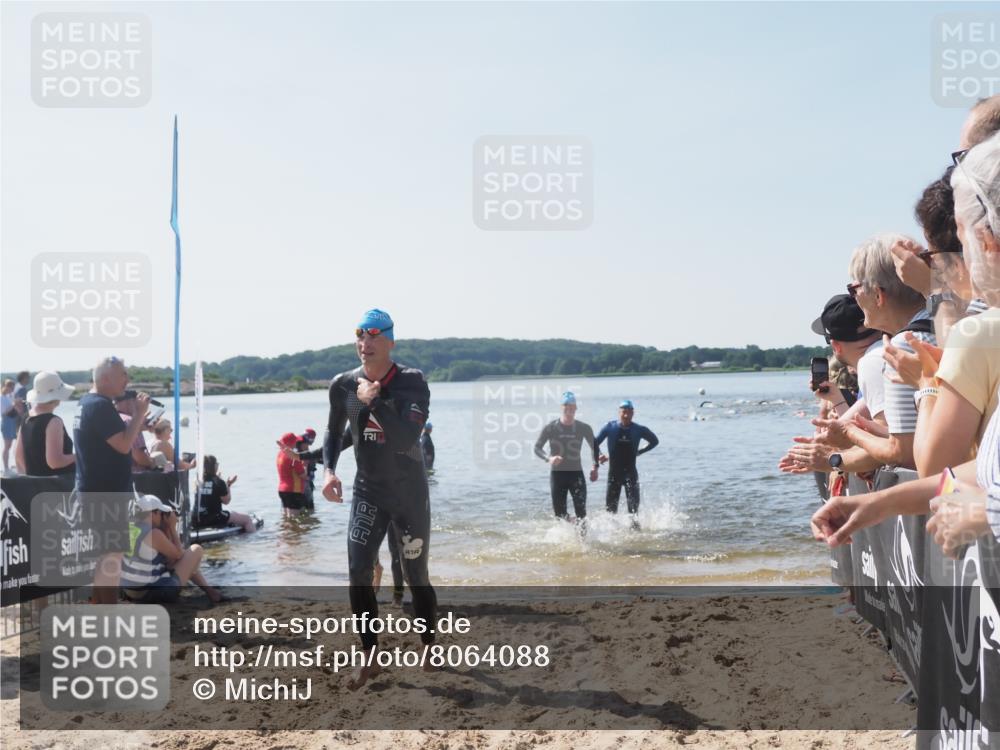 22.06.2025 - Viking Triathlon MichiJ http://msf.ph/oto/8064088 22.06.2025 10:27:11 Schwimmen 52, 81, 145, 623 meine-sportfotos.de