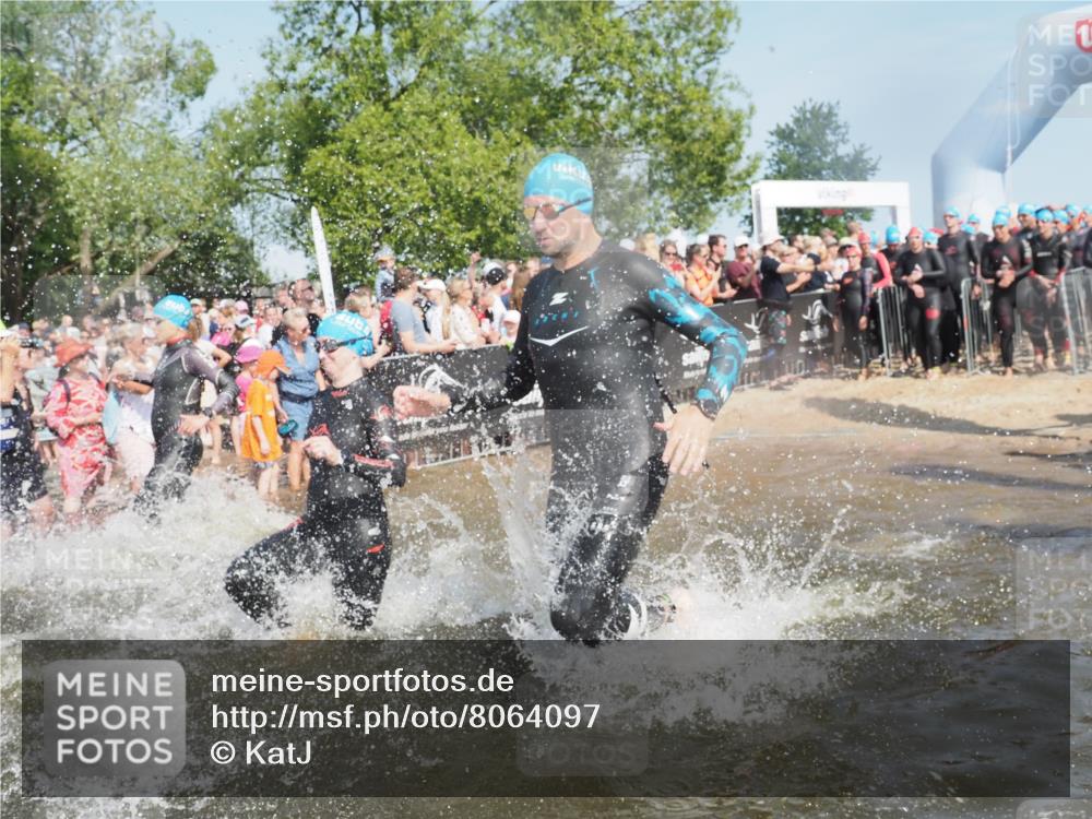 22.06.2025 - Viking Triathlon KatJ http://msf.ph/oto/8064097 22.06.2025 10:03:55 Schwimmen 26, 54, 77, 215, 220, 242, 315, 336, 383, 396, 433, 451, 495, 639, 657 meine-sportfotos.de