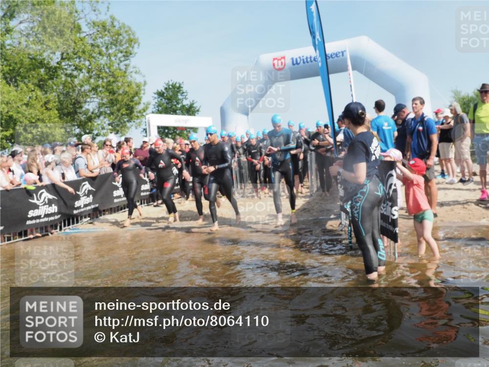 22.06.2025 - Viking Triathlon KatJ http://msf.ph/oto/8064110 22.06.2025 10:03:58 Schwimmen 26, 54, 77, 215, 220, 242, 315, 336, 383, 396, 433, 451, 495, 639, 657 meine-sportfotos.de