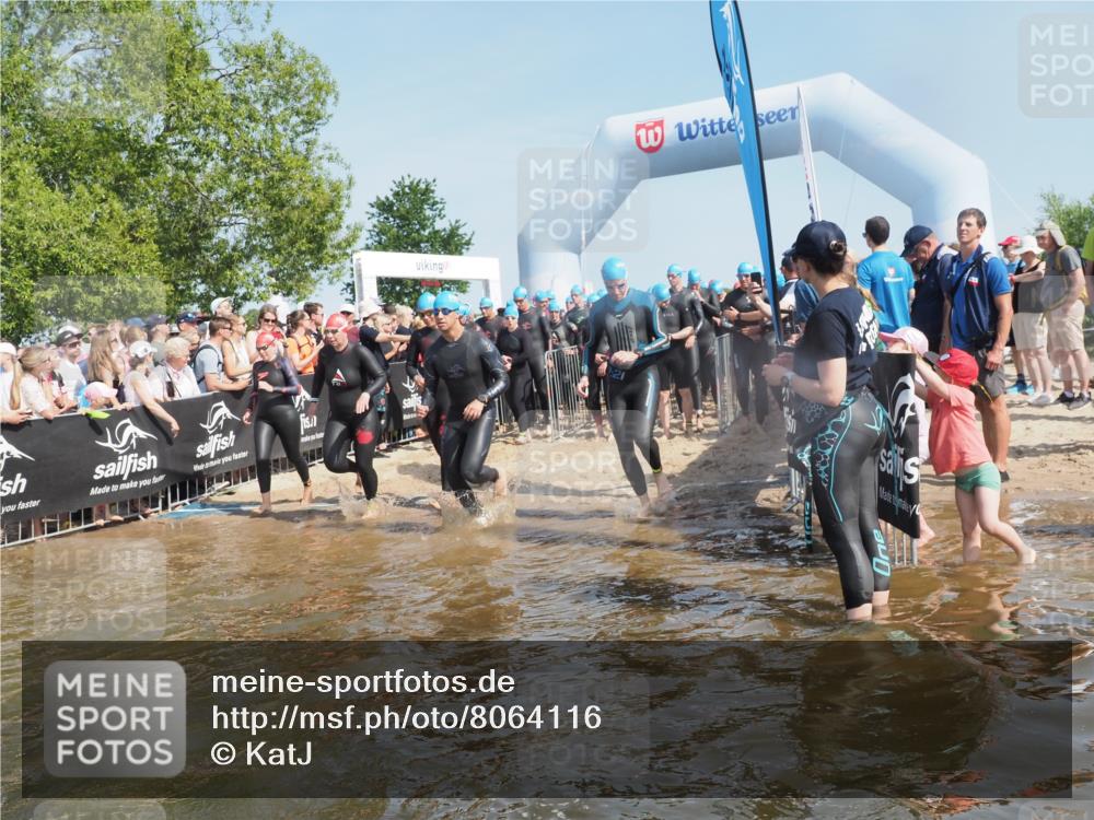 22.06.2025 - Viking Triathlon KatJ http://msf.ph/oto/8064116 22.06.2025 10:03:58 Schwimmen 26, 54, 77, 215, 220, 242, 315, 336, 383, 396, 433, 451, 495, 639, 657 meine-sportfotos.de