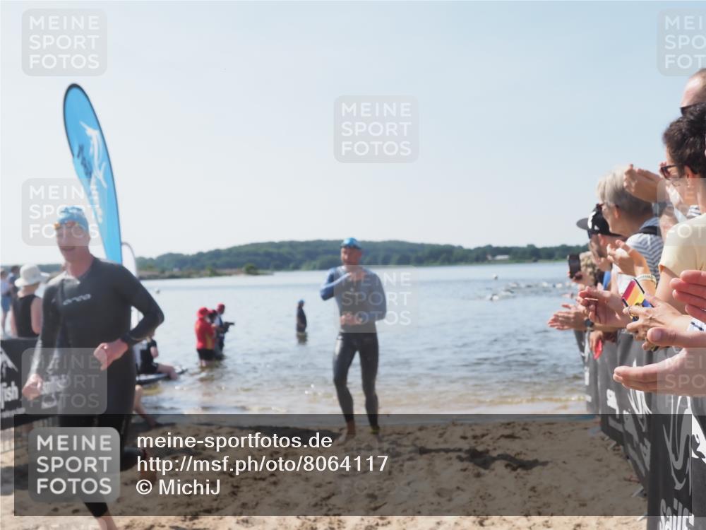 22.06.2025 - Viking Triathlon MichiJ http://msf.ph/oto/8064117 22.06.2025 10:27:14 Schwimmen 52, 81, 623 meine-sportfotos.de