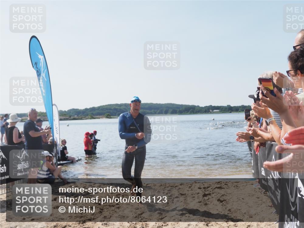 22.06.2025 - Viking Triathlon MichiJ http://msf.ph/oto/8064123 22.06.2025 10:27:15 Schwimmen 52, 81 meine-sportfotos.de