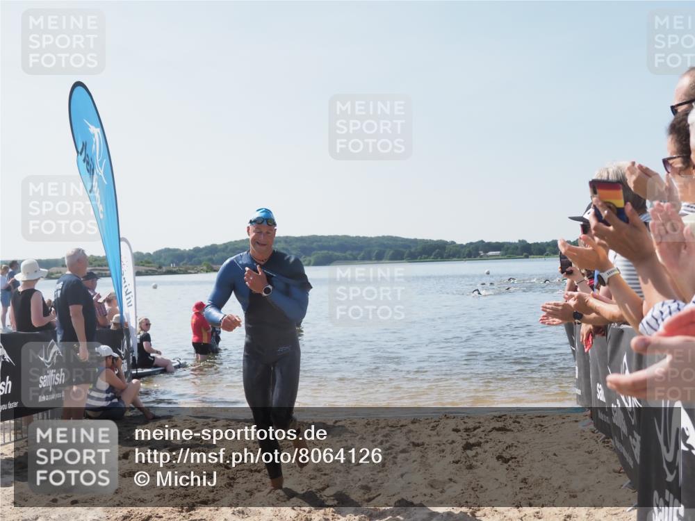 22.06.2025 - Viking Triathlon MichiJ http://msf.ph/oto/8064126 22.06.2025 10:27:15 Schwimmen 52, 81 meine-sportfotos.de