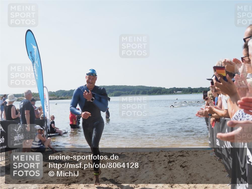 22.06.2025 - Viking Triathlon MichiJ http://msf.ph/oto/8064128 22.06.2025 10:27:15 Schwimmen 52, 81 meine-sportfotos.de