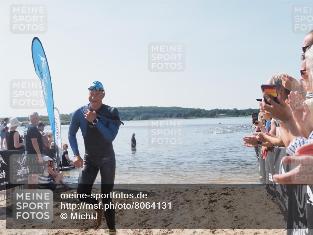 22.06.2025 - Viking Triathlon MichiJ http://msf.ph/oto/8064131 22.06.2025 10:27:16 Schwimmen 81 meine-sportfotos.de