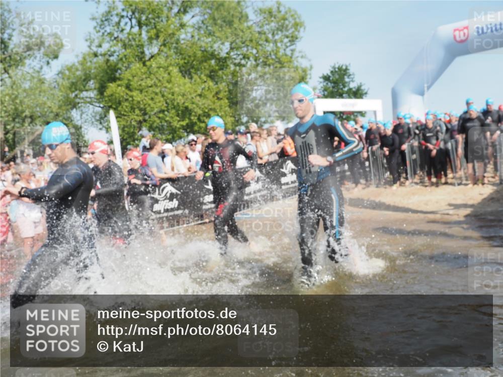 22.06.2025 - Viking Triathlon KatJ http://msf.ph/oto/8064145 22.06.2025 10:04:00 Schwimmen 54, 215, 220, 240, 242, 313, 315, 336, 370, 383, 433, 448, 614, 639, 657 meine-sportfotos.de