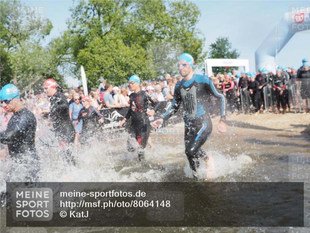 22.06.2025 - Viking Triathlon KatJ http://msf.ph/oto/8064148 22.06.2025 10:04:00 Schwimmen 54, 215, 220, 240, 242, 313, 315, 336, 370, 383, 433, 448, 614, 639, 657 meine-sportfotos.de