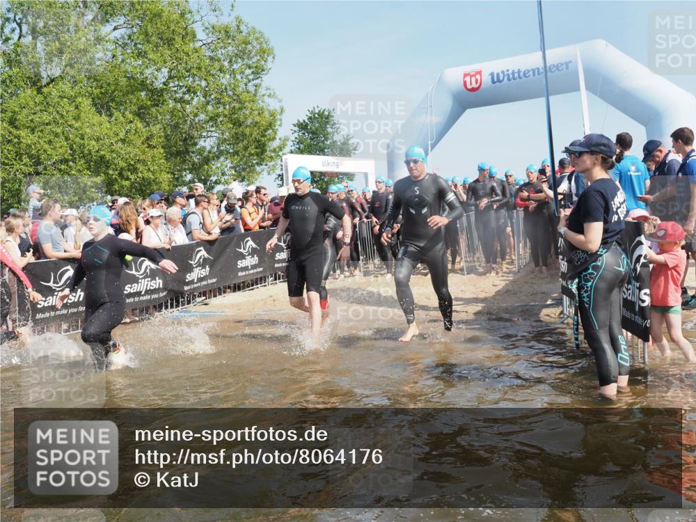 22.06.2025 - Viking Triathlon KatJ http://msf.ph/oto/8064176 22.06.2025 10:04:03 Schwimmen 54, 215, 220, 240, 242, 313, 315, 336, 370, 383, 433, 448, 614, 639, 657 meine-sportfotos.de