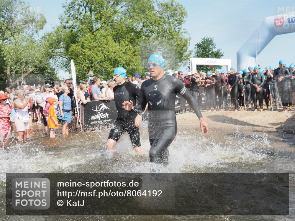 22.06.2025 - Viking Triathlon KatJ http://msf.ph/oto/8064192 22.06.2025 10:04:04 Schwimmen 54, 215, 220, 240, 242, 313, 315, 336, 370, 433, 448, 614, 639, 657 meine-sportfotos.de