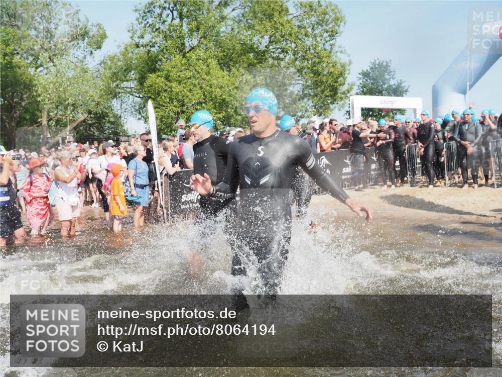 22.06.2025 - Viking Triathlon KatJ http://msf.ph/oto/8064194 22.06.2025 10:04:05 Schwimmen 156, 220, 240, 313, 315, 351, 370, 433, 448, 474, 529, 614, 639, 657 meine-sportfotos.de