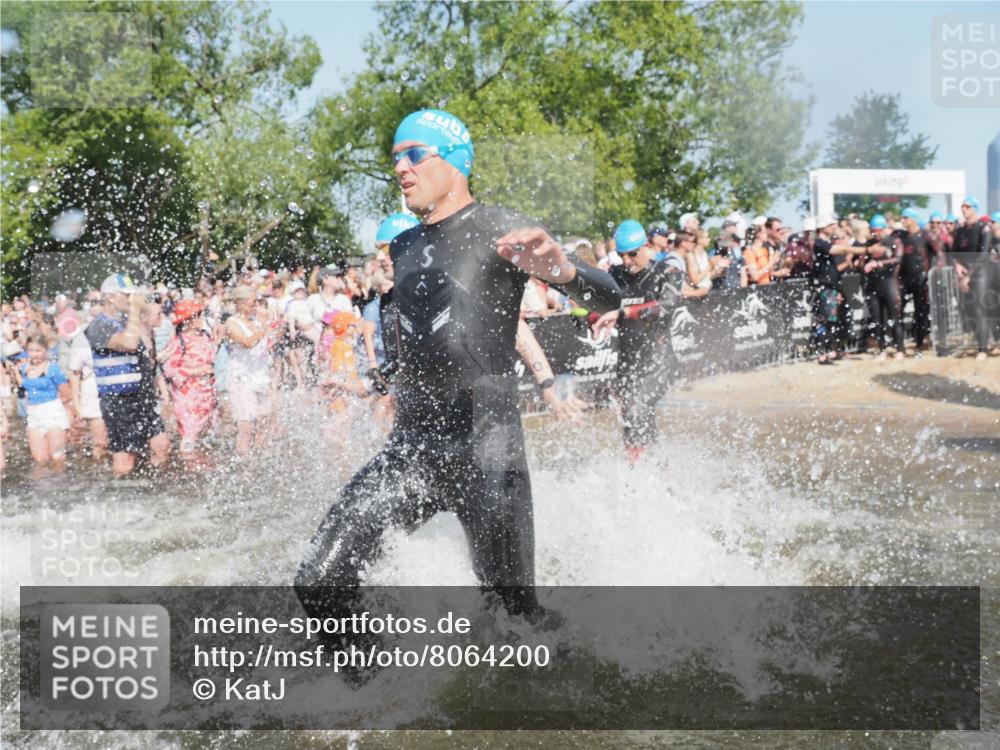 22.06.2025 - Viking Triathlon KatJ http://msf.ph/oto/8064200 22.06.2025 10:04:05 Schwimmen 156, 220, 240, 313, 315, 351, 370, 433, 448, 474, 529, 614, 639, 657 meine-sportfotos.de