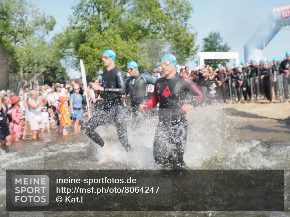 22.06.2025 - Viking Triathlon KatJ http://msf.ph/oto/8064247 22.06.2025 10:04:10 Schwimmen 141, 142, 156, 185, 199, 240, 276, 313, 351, 370, 448, 474, 493, 529, 614 meine-sportfotos.de