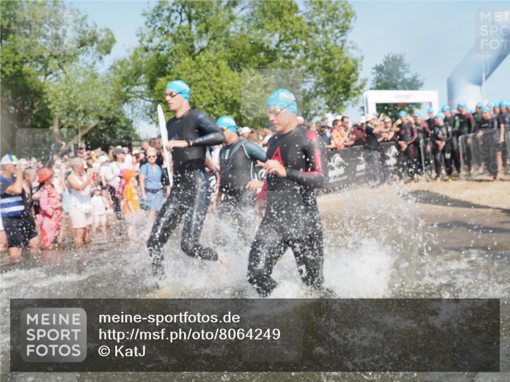 22.06.2025 - Viking Triathlon KatJ http://msf.ph/oto/8064249 22.06.2025 10:04:10 Schwimmen 141, 142, 156, 185, 199, 240, 276, 313, 351, 370, 448, 474, 493, 529, 614 meine-sportfotos.de