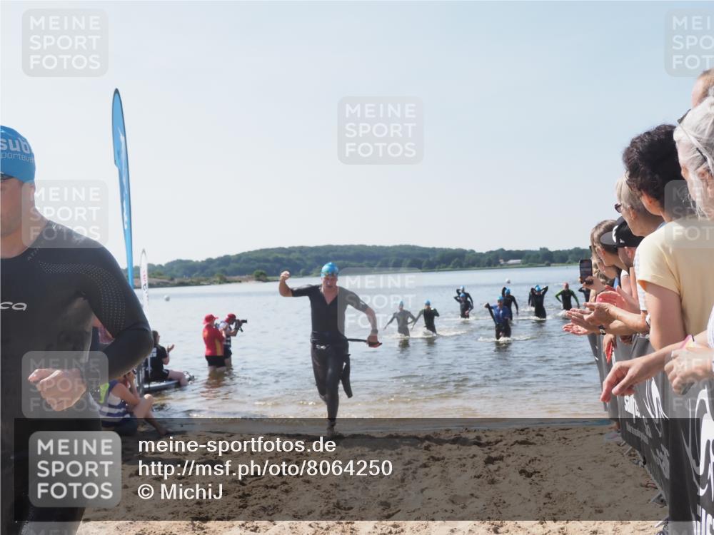22.06.2025 - Viking Triathlon MichiJ http://msf.ph/oto/8064250 22.06.2025 10:27:48 Schwimmen 1, 90, 176, 196, 198, 230, 289, 534, 616 meine-sportfotos.de