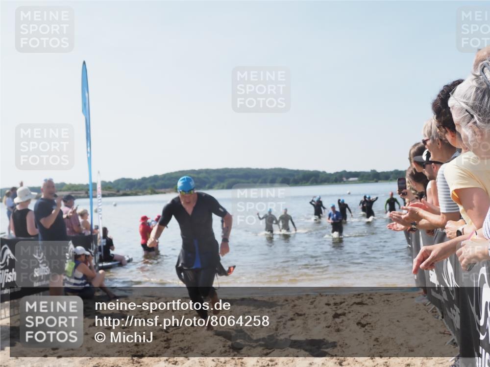 22.06.2025 - Viking Triathlon MichiJ http://msf.ph/oto/8064258 22.06.2025 10:27:49 Schwimmen 14, 90, 176, 178, 196, 198, 230, 289, 534, 616 meine-sportfotos.de