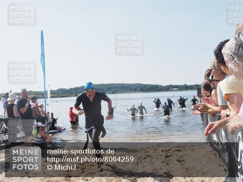 22.06.2025 - Viking Triathlon MichiJ http://msf.ph/oto/8064259 22.06.2025 10:27:49 Schwimmen 14, 90, 176, 178, 196, 198, 230, 289, 534, 616 meine-sportfotos.de
