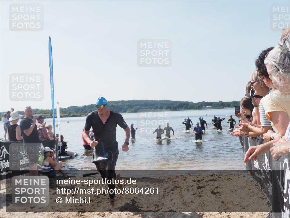 22.06.2025 - Viking Triathlon MichiJ http://msf.ph/oto/8064261 22.06.2025 10:27:49 Schwimmen 14, 90, 176, 178, 196, 198, 230, 289, 534, 616 meine-sportfotos.de