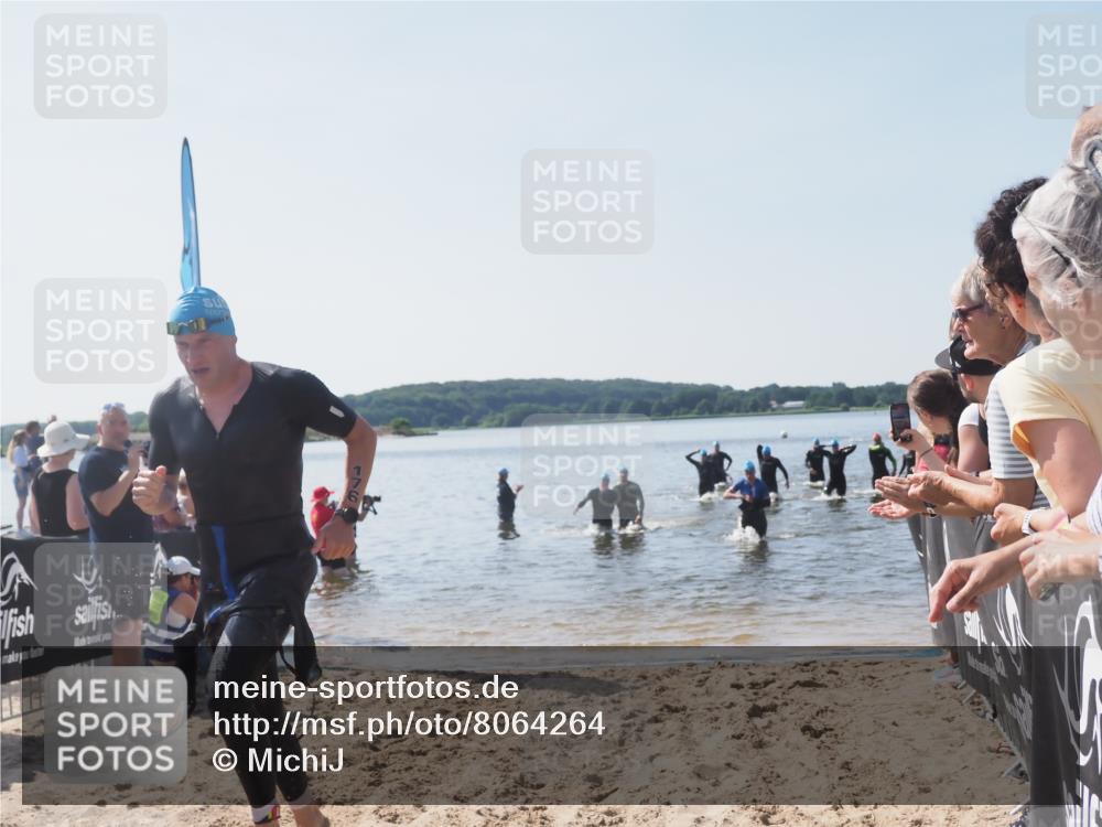 22.06.2025 - Viking Triathlon MichiJ http://msf.ph/oto/8064264 22.06.2025 10:27:50 Schwimmen 14, 90, 176, 178, 196, 198, 230, 289, 534, 616 meine-sportfotos.de