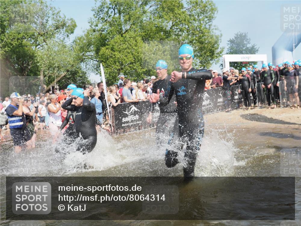 22.06.2025 - Viking Triathlon KatJ http://msf.ph/oto/8064314 22.06.2025 10:04:16 Schwimmen 115, 141, 142, 156, 185, 195, 199, 253, 276, 351, 377, 408, 474, 493, 529 meine-sportfotos.de