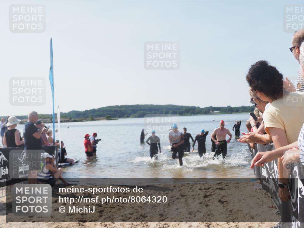 22.06.2025 - Viking Triathlon MichiJ http://msf.ph/oto/8064320 22.06.2025 10:28:02 Schwimmen 14, 90, 178, 196, 289, 367, 401, 616 meine-sportfotos.de