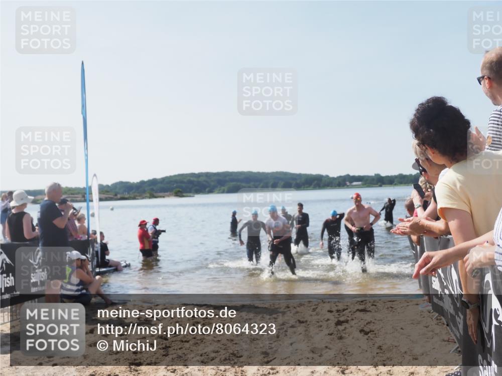 22.06.2025 - Viking Triathlon MichiJ http://msf.ph/oto/8064323 22.06.2025 10:28:03 Schwimmen 14, 90, 178, 196, 289, 367, 401, 616 meine-sportfotos.de