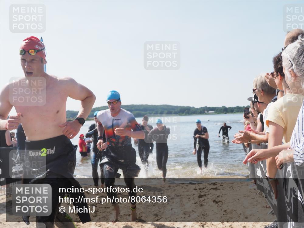 22.06.2025 - Viking Triathlon MichiJ http://msf.ph/oto/8064356 22.06.2025 10:28:06 Schwimmen 14, 90, 178, 196, 289, 367, 401, 616 meine-sportfotos.de