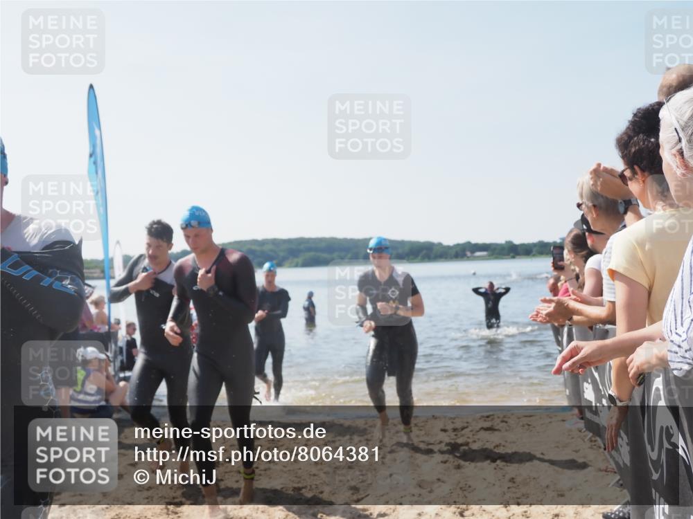 22.06.2025 - Viking Triathlon MichiJ http://msf.ph/oto/8064381 22.06.2025 10:28:09 Schwimmen 14, 178, 196, 367, 401 meine-sportfotos.de