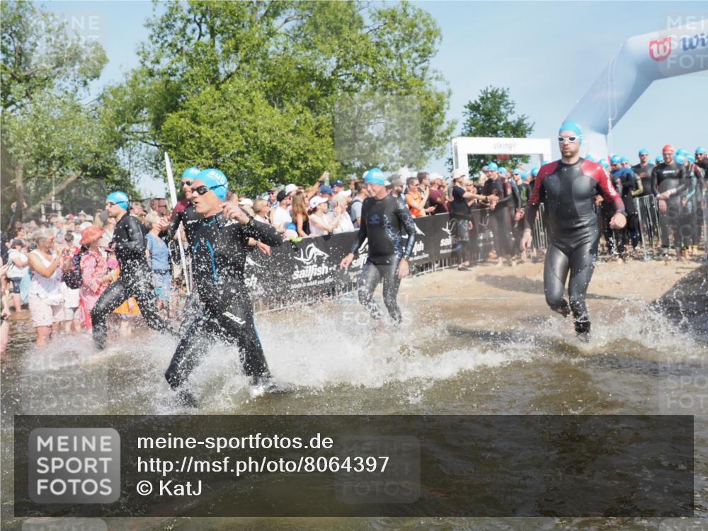 22.06.2025 - Viking Triathlon KatJ http://msf.ph/oto/8064397 22.06.2025 10:04:24 Schwimmen 115, 141, 142, 146, 185, 195, 209, 239, 253, 276, 335, 375, 377, 408, 419, 447, 457, 493 meine-sportfotos.de