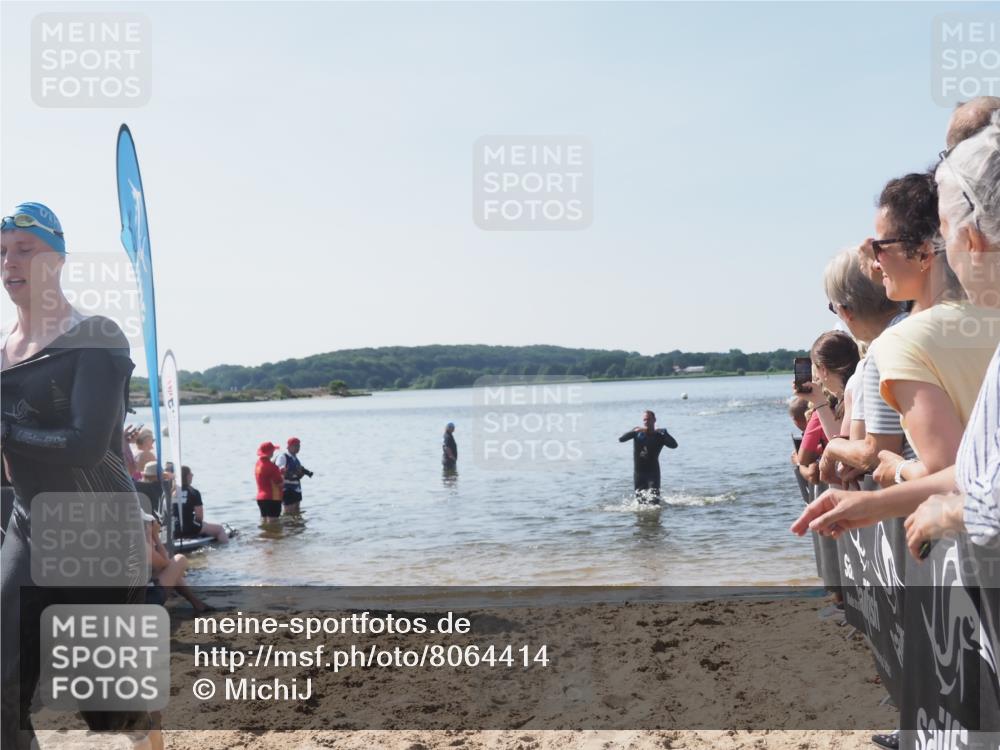 22.06.2025 - Viking Triathlon MichiJ http://msf.ph/oto/8064414 22.06.2025 10:28:12 Schwimmen 367, 401 meine-sportfotos.de