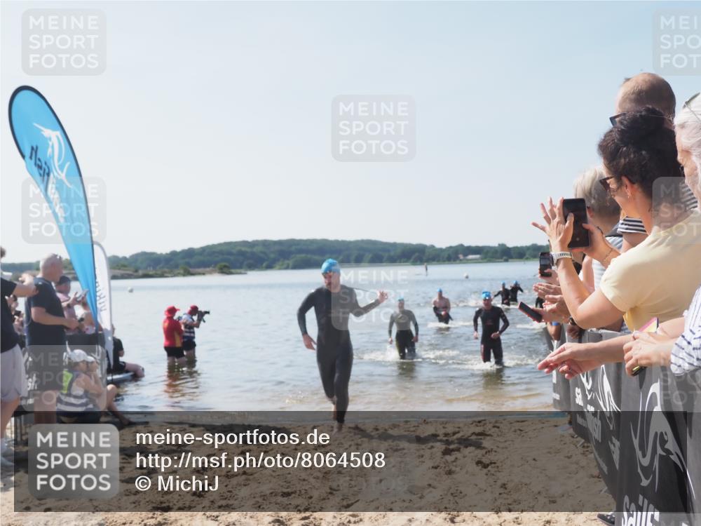 22.06.2025 - Viking Triathlon MichiJ http://msf.ph/oto/8064508 22.06.2025 10:28:51 Schwimmen 15, 258, 301, 368, 384, 414, 443, 628 meine-sportfotos.de