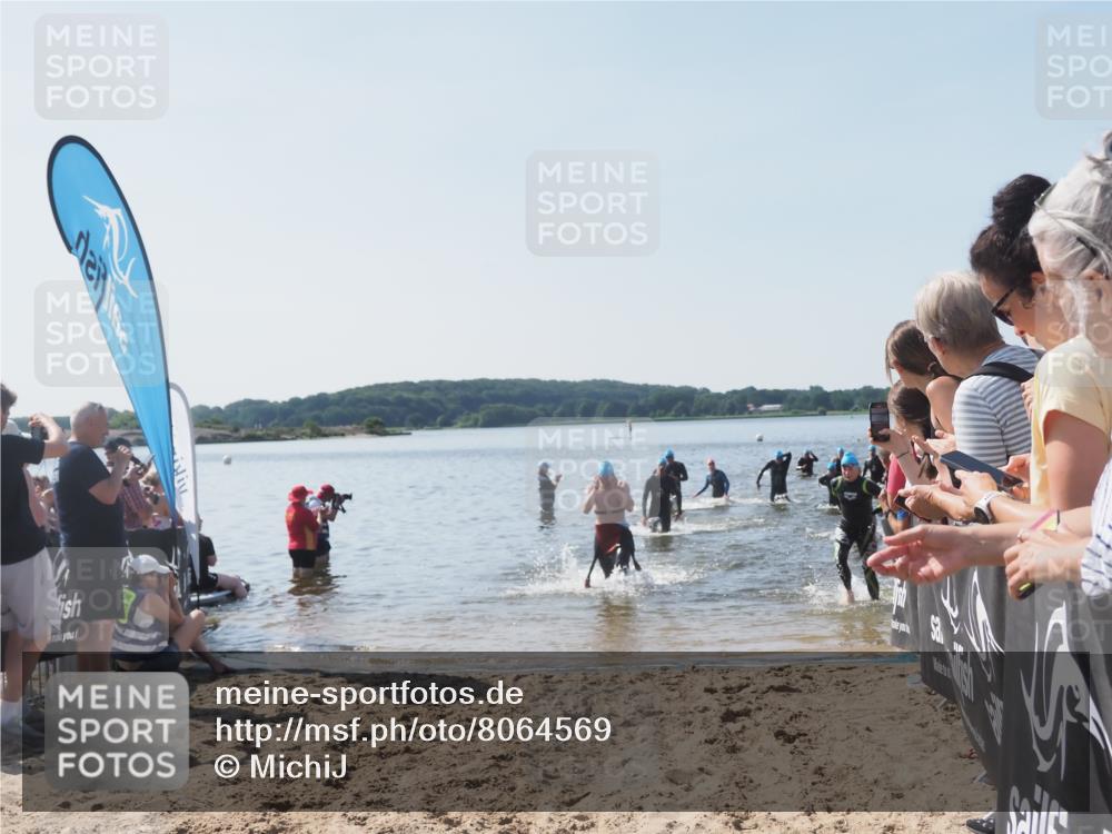22.06.2025 - Viking Triathlon MichiJ http://msf.ph/oto/8064569 22.06.2025 10:28:58 Schwimmen 12, 15, 152, 200, 301, 310, 384, 414, 443, 604, 628 meine-sportfotos.de