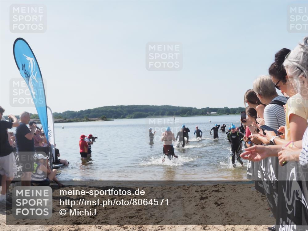 22.06.2025 - Viking Triathlon MichiJ http://msf.ph/oto/8064571 22.06.2025 10:28:58 Schwimmen 12, 15, 152, 200, 301, 310, 384, 414, 443, 604, 628 meine-sportfotos.de