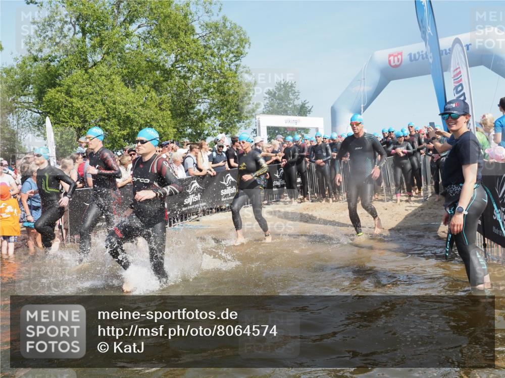 22.06.2025 - Viking Triathlon KatJ http://msf.ph/oto/8064574 22.06.2025 10:04:39 Schwimmen 55, 85, 86, 238, 245, 281, 312, 316, 327, 428, 482, 506, 514, 515, 550, 629, 662 meine-sportfotos.de