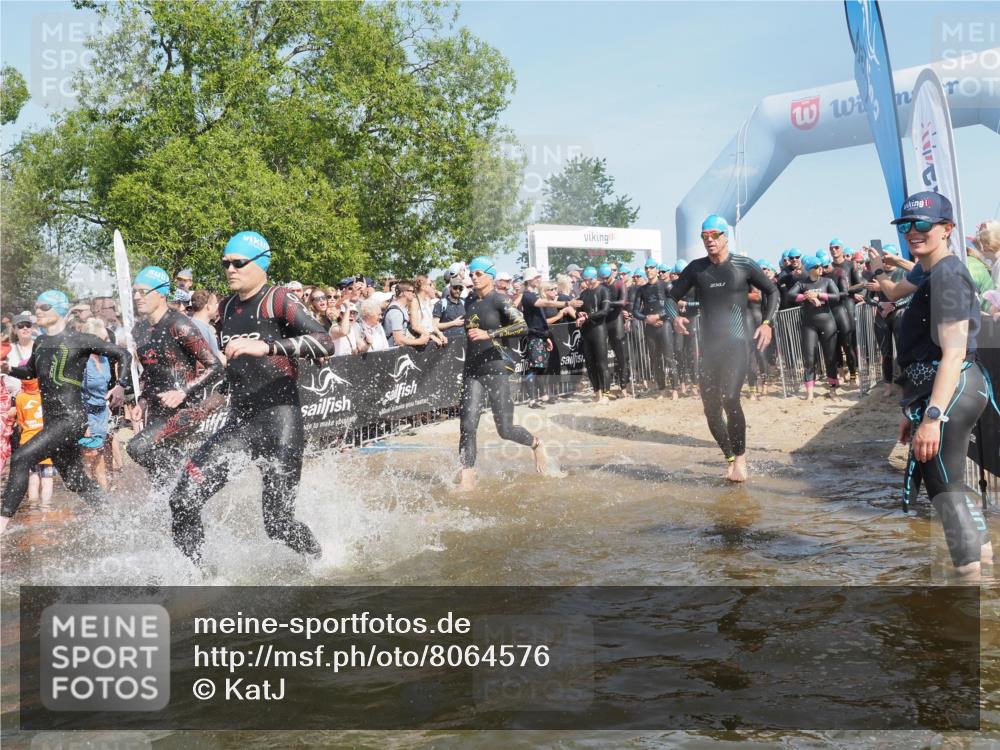 22.06.2025 - Viking Triathlon KatJ http://msf.ph/oto/8064576 22.06.2025 10:04:39 Schwimmen 55, 85, 86, 238, 245, 281, 312, 316, 327, 428, 482, 506, 514, 515, 550, 629, 662 meine-sportfotos.de