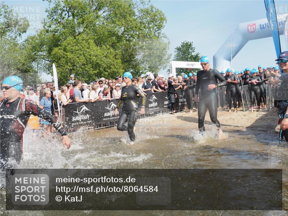 22.06.2025 - Viking Triathlon KatJ http://msf.ph/oto/8064584 22.06.2025 10:04:39 Schwimmen 55, 85, 86, 238, 245, 281, 312, 316, 327, 428, 482, 506, 514, 515, 550, 629, 662 meine-sportfotos.de