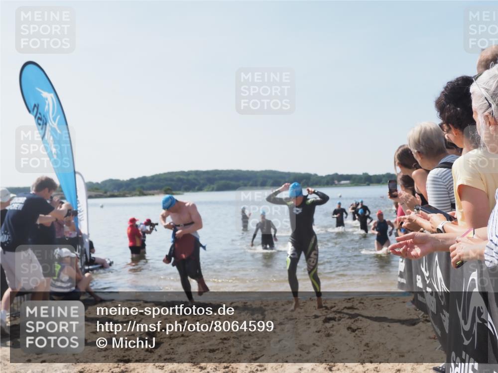 22.06.2025 - Viking Triathlon MichiJ http://msf.ph/oto/8064599 22.06.2025 10:29:01 Schwimmen 7, 12, 15, 152, 200, 310, 384, 414, 443, 604, 628 meine-sportfotos.de