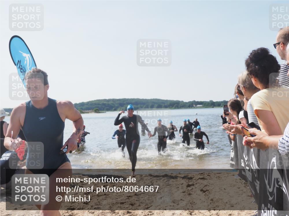 22.06.2025 - Viking Triathlon MichiJ http://msf.ph/oto/8064667 22.06.2025 10:29:09 Schwimmen 7, 11, 12, 152, 200, 310, 384, 458, 604, 652 meine-sportfotos.de
