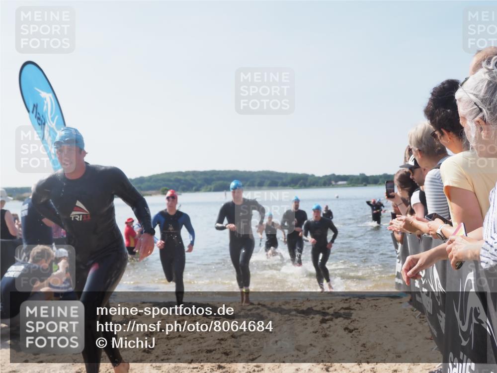 22.06.2025 - Viking Triathlon MichiJ http://msf.ph/oto/8064684 22.06.2025 10:29:11 Schwimmen 7, 11, 12, 30, 33, 152, 200, 310, 384, 458, 604, 652 meine-sportfotos.de