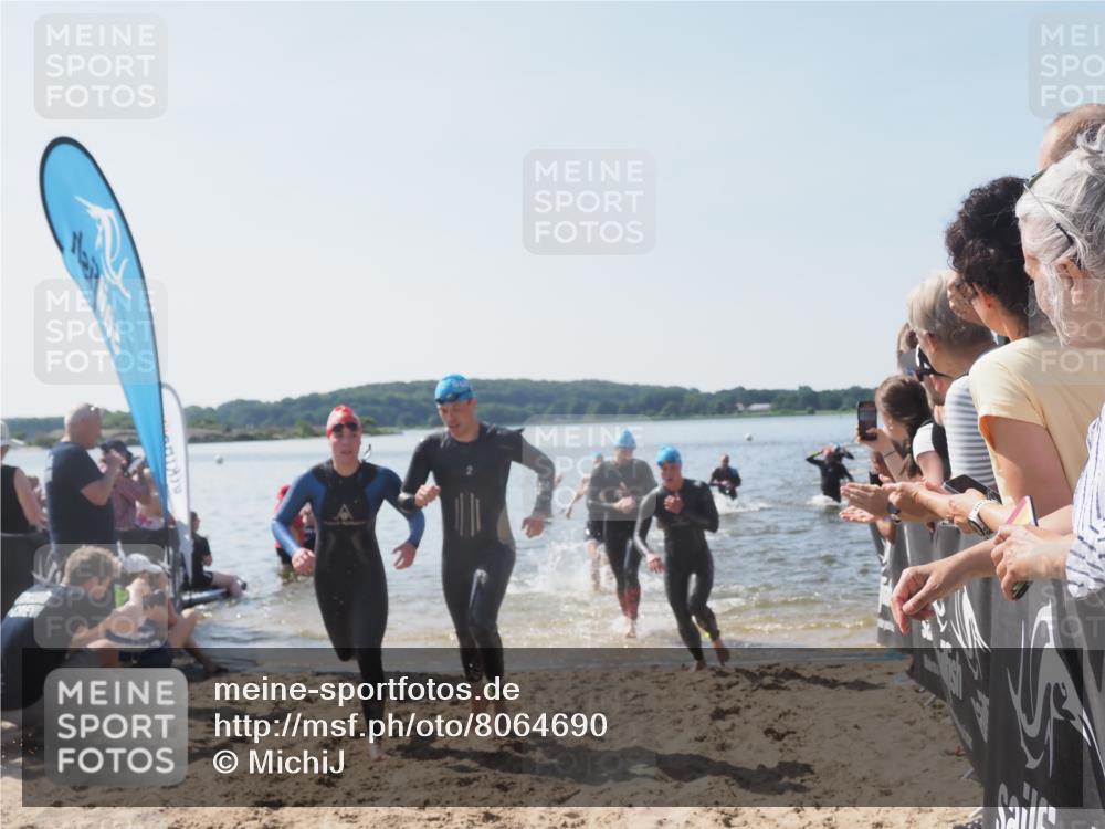 22.06.2025 - Viking Triathlon MichiJ http://msf.ph/oto/8064690 22.06.2025 10:29:11 Schwimmen 7, 11, 12, 30, 33, 152, 200, 310, 384, 458, 604, 652 meine-sportfotos.de